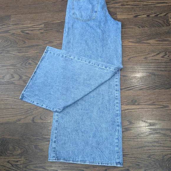 Universal Thread Mid-Rise Blue Denim Jeans - Picture 4 of 5